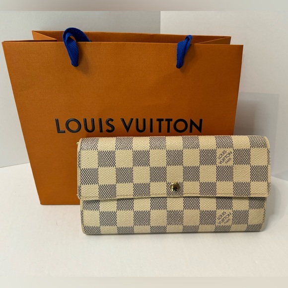 Louis Vuitton Handbags - 💥💥WEEKEND STEAL💥💥Louis Vuitton, Sarah Azur long wallet💥